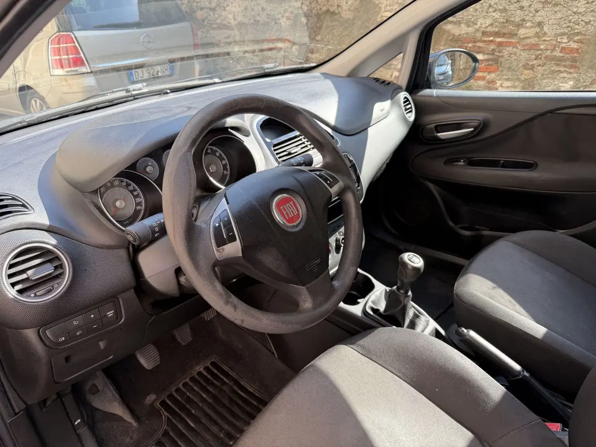 Fiat Punto usata a Genova (8)