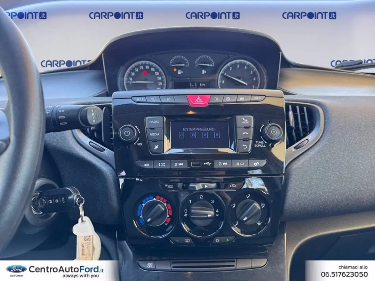 Lancia Ypsilon usata a Roma (11)