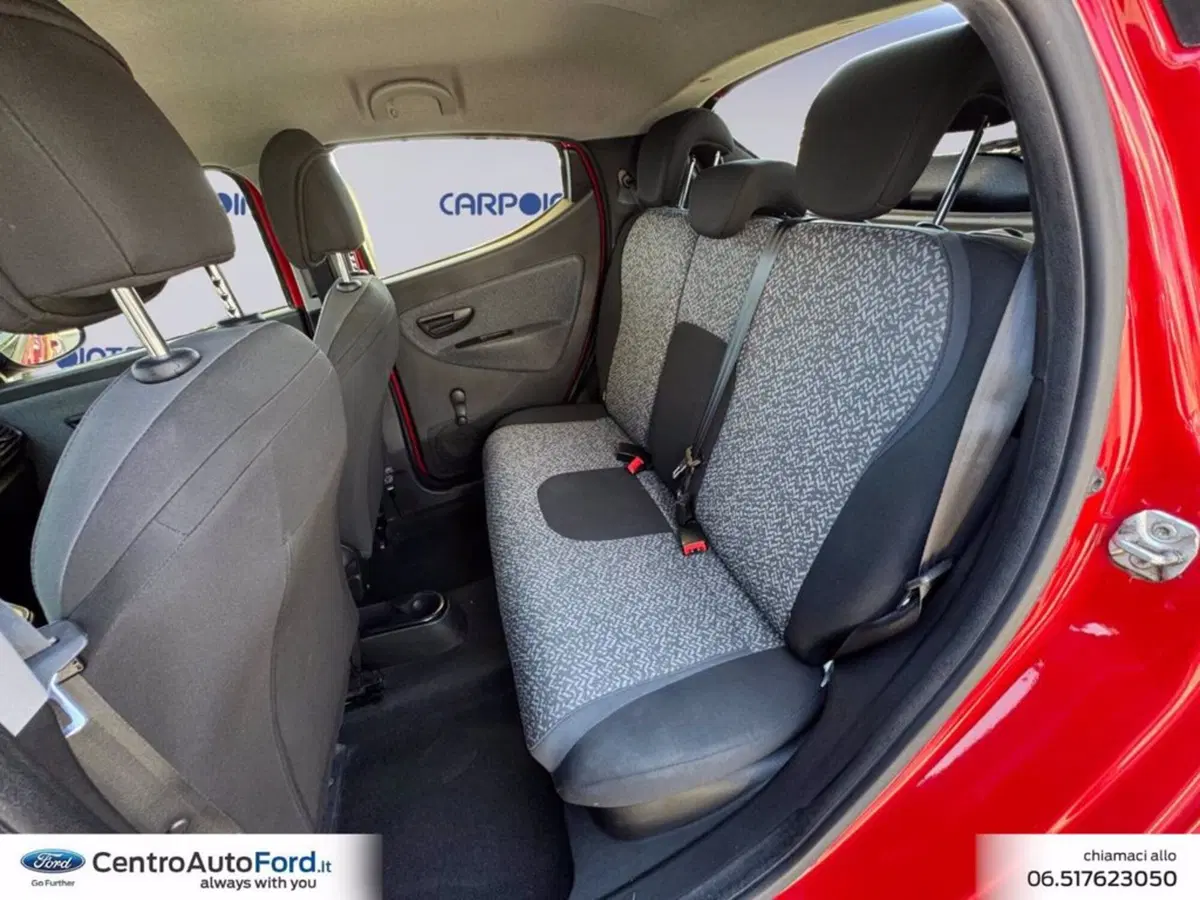 Lancia Ypsilon usata a Roma (13)