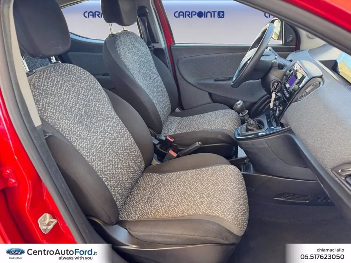 Lancia Ypsilon usata a Roma (15)