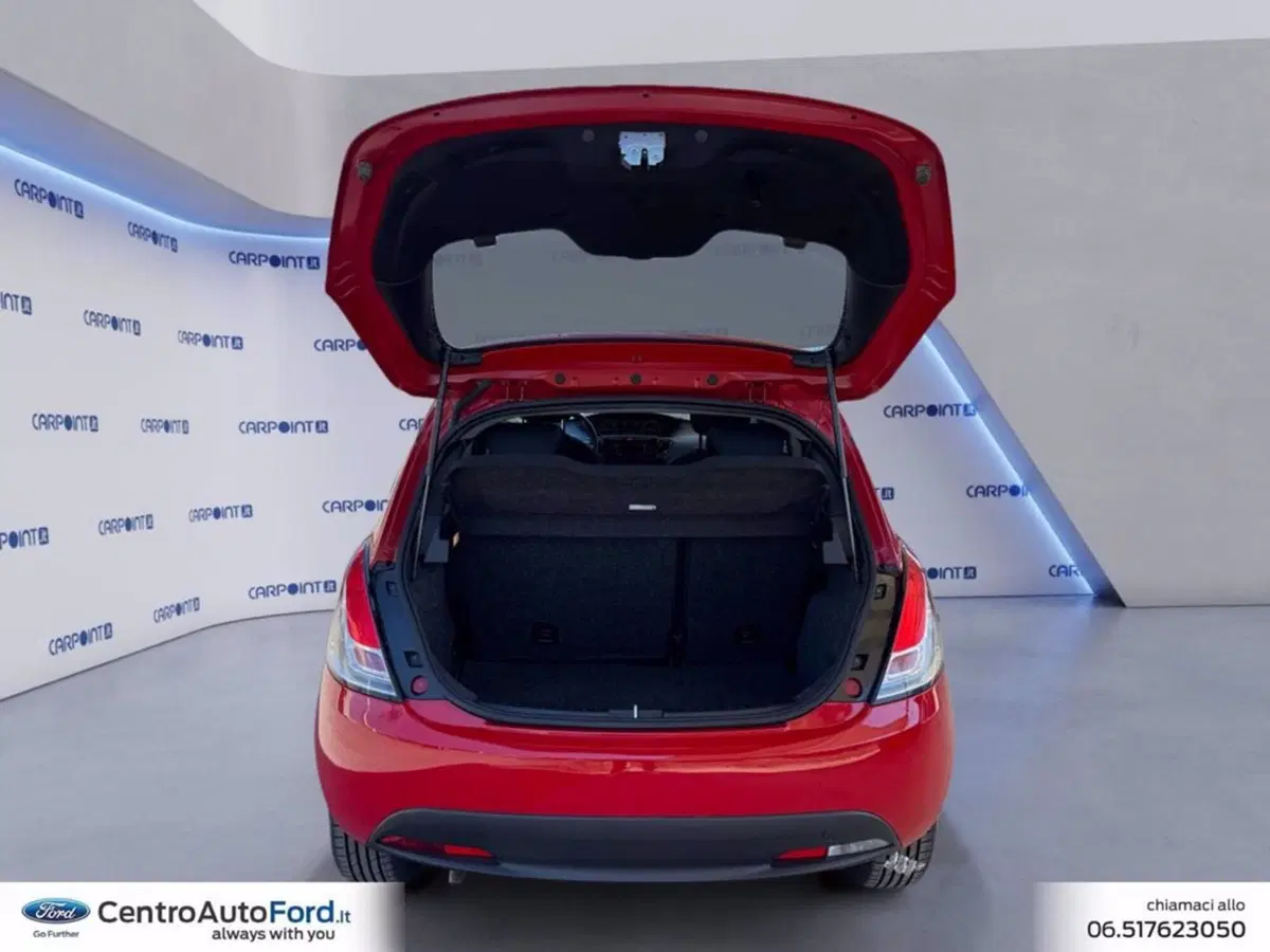 Lancia Ypsilon usata a Roma (17)