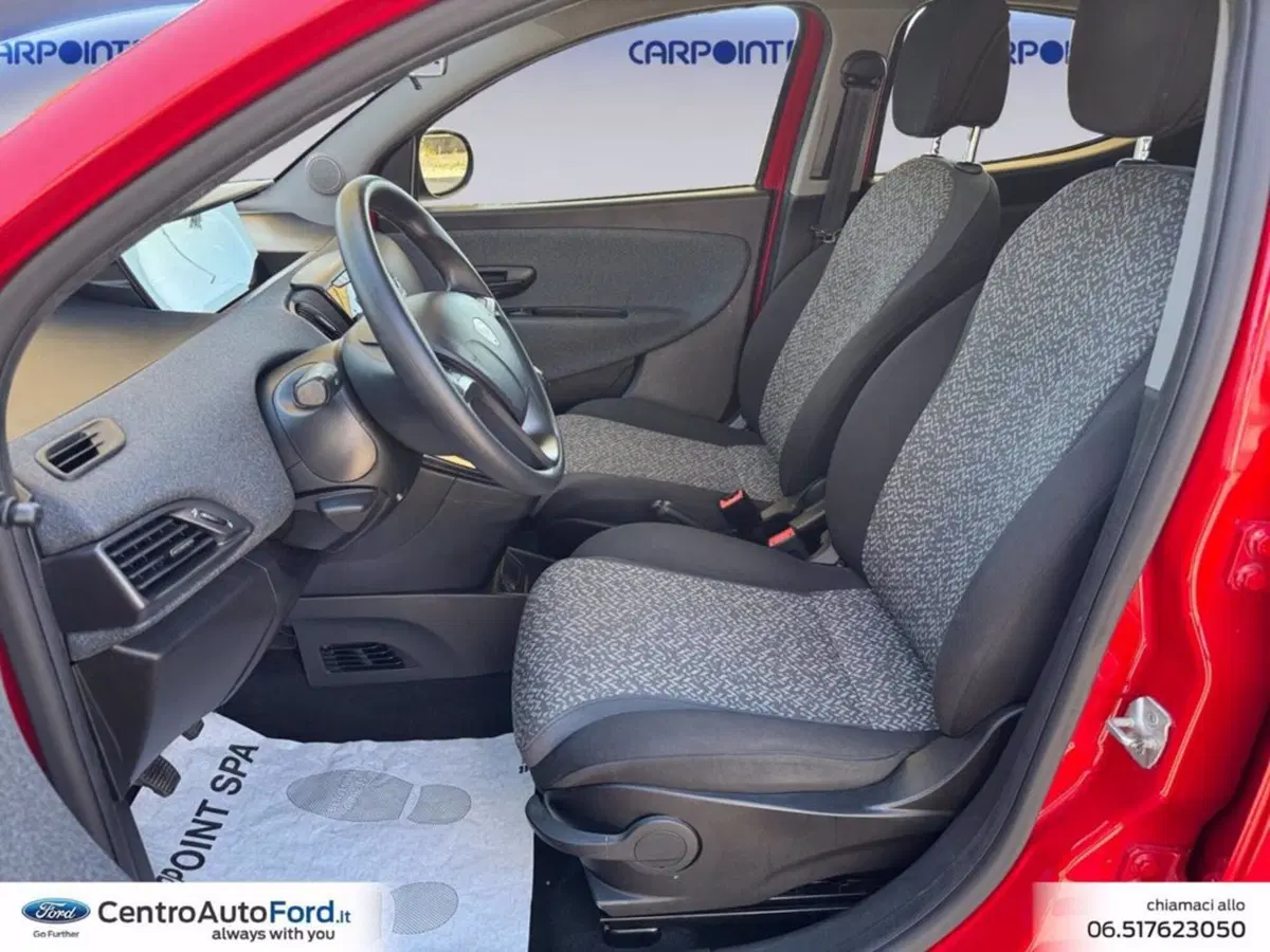 Lancia Ypsilon usata a Roma (9)