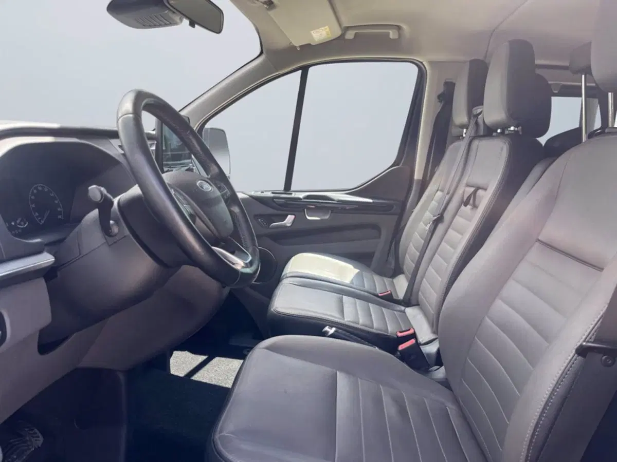 Ford Tourneo Custom usata a Milano (11)