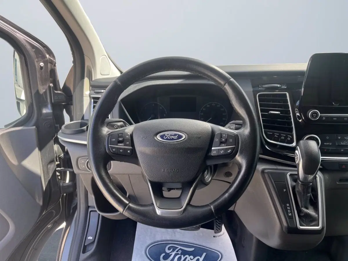 Ford Tourneo Custom usata a Milano (14)