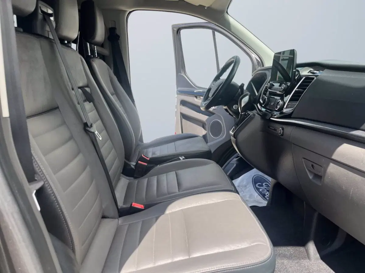 Ford Tourneo Custom usata a Milano (16)
