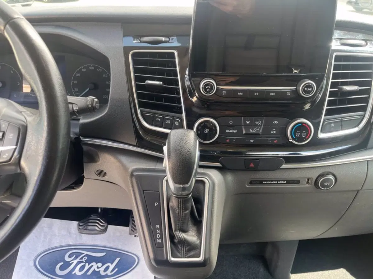 Ford Tourneo Custom usata a Milano (17)