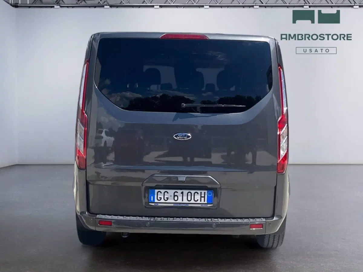 Ford Tourneo Custom usata a Milano (4)