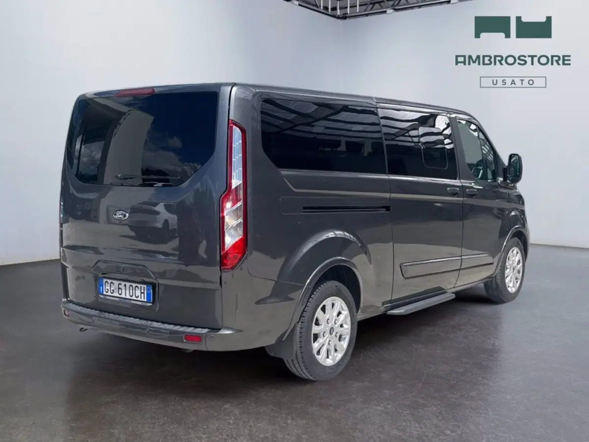 Ford Tourneo Custom usata a Milano (5)