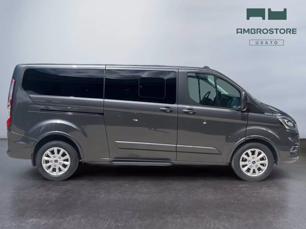 Ford Tourneo Custom usata a Milano (6)