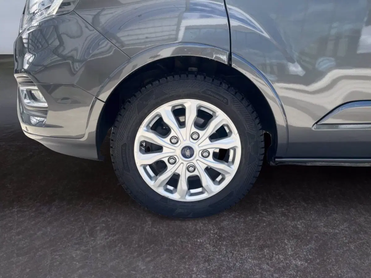 Ford Tourneo Custom usata a Milano (9)