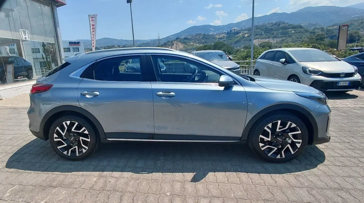 Kia XCeed nuova a Cosenza (4)