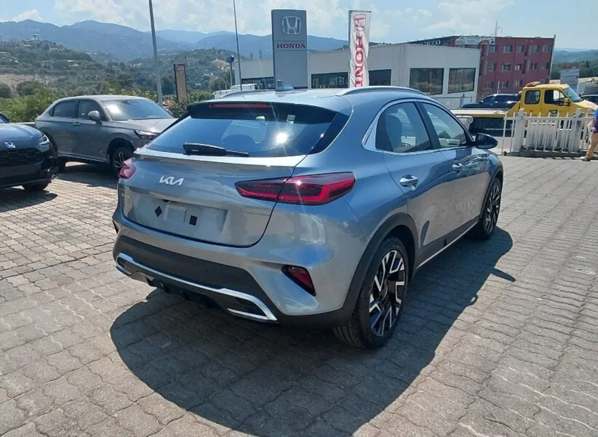 Kia XCeed nuova a Cosenza (5)