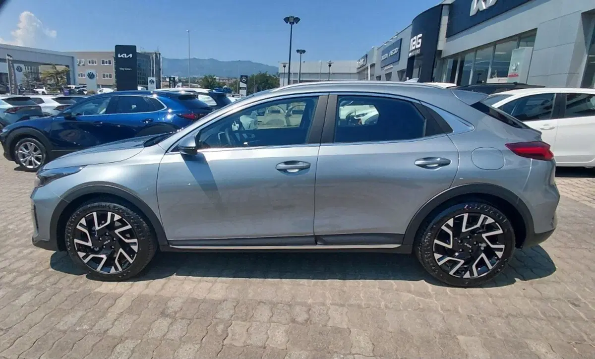 Kia XCeed nuova a Cosenza (8)