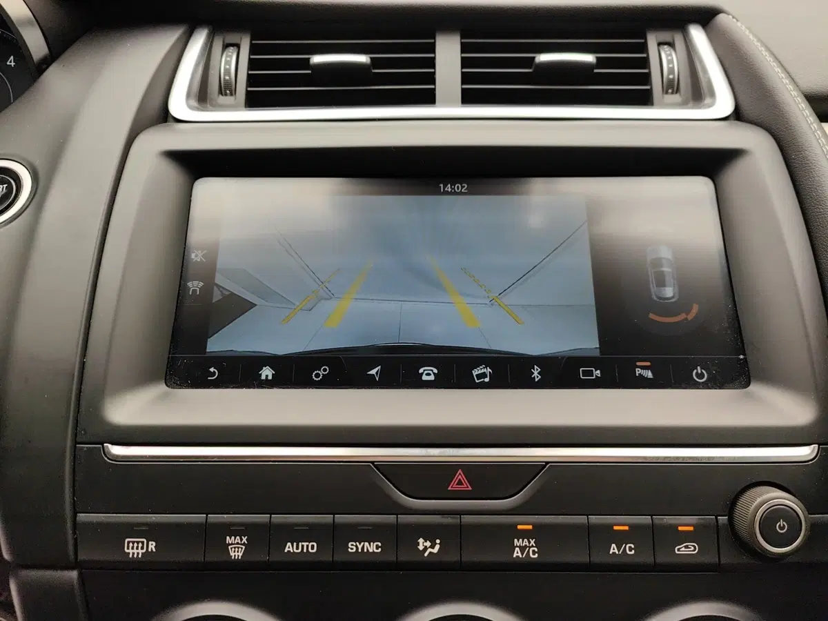 Jaguar E-Pace usata a Como (10)
