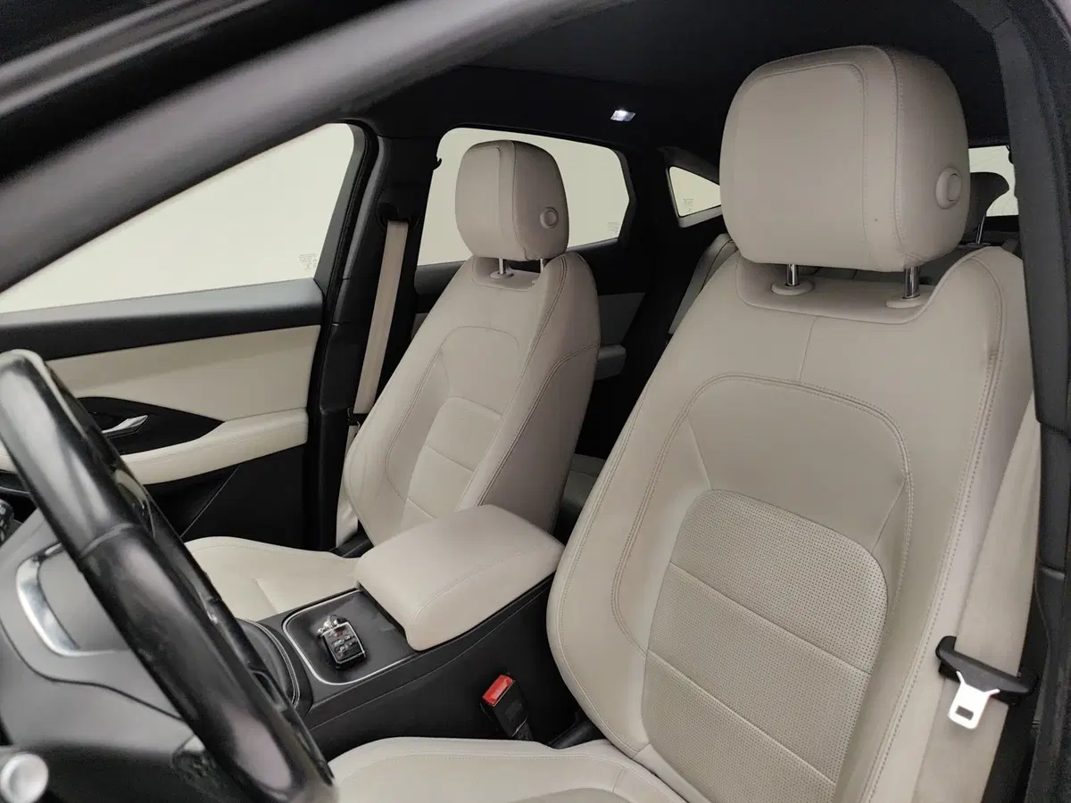 Jaguar E-Pace usata a Como (12)