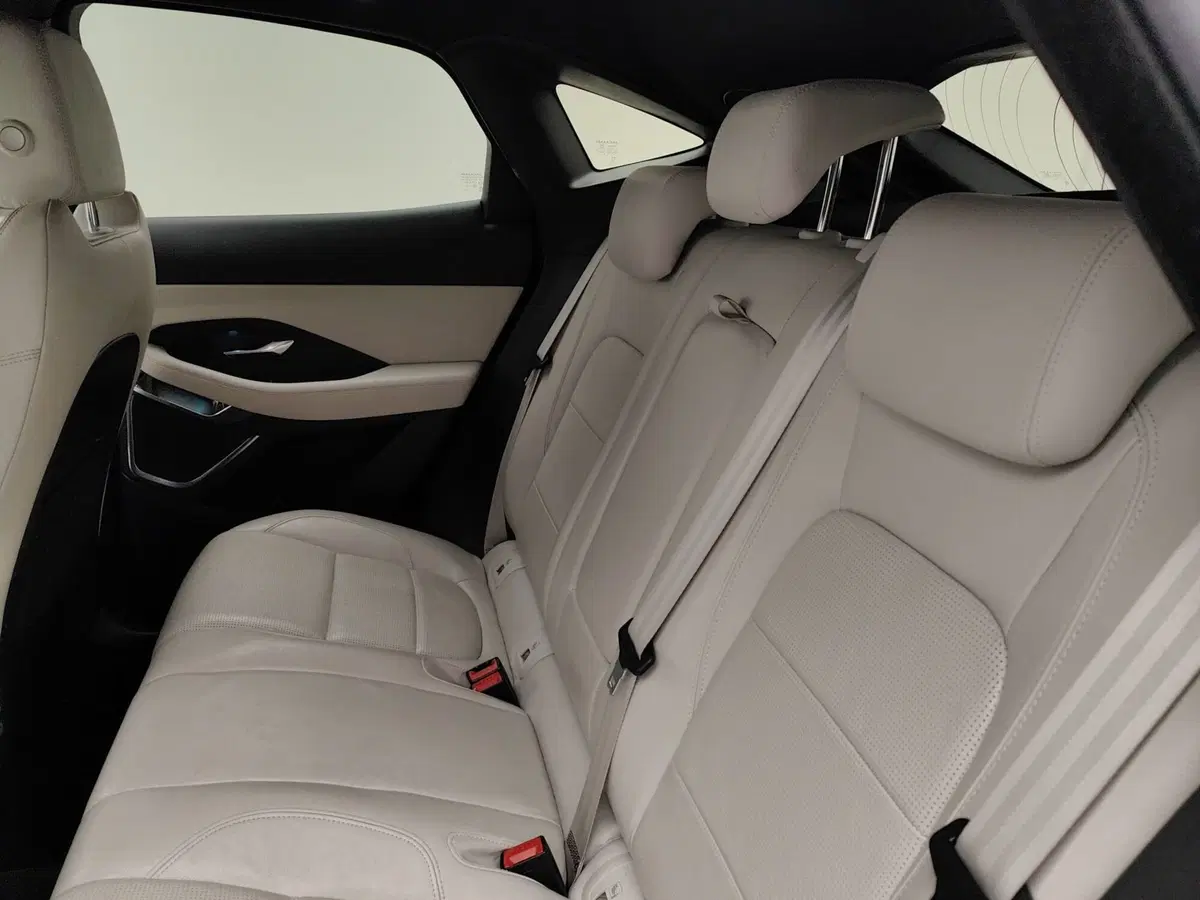 Jaguar E-Pace usata a Como (13)