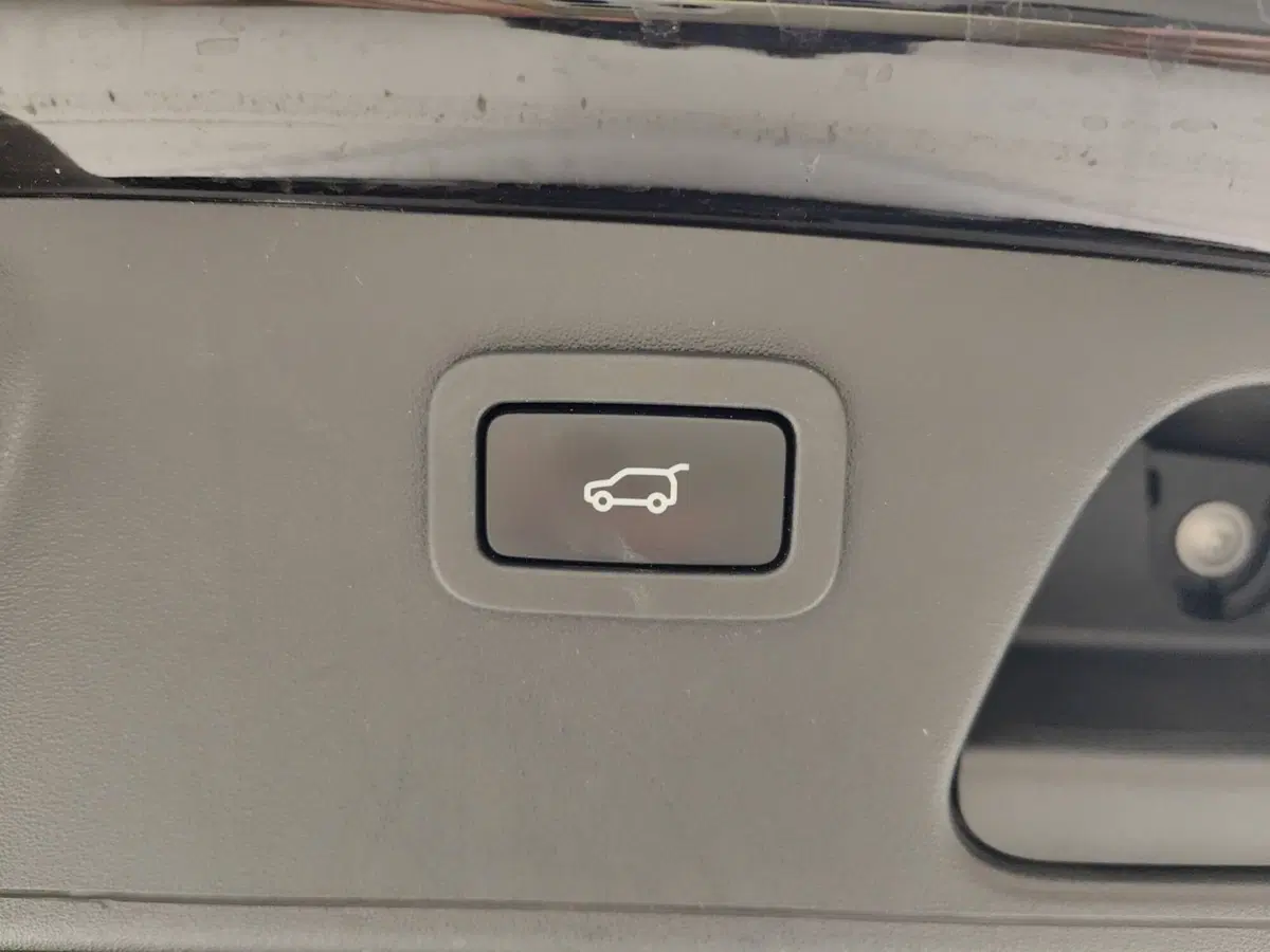 Jaguar E-Pace usata a Como (16)