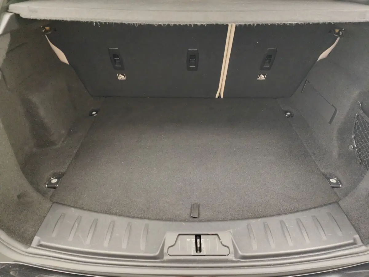 Jaguar E-Pace usata a Como (18)