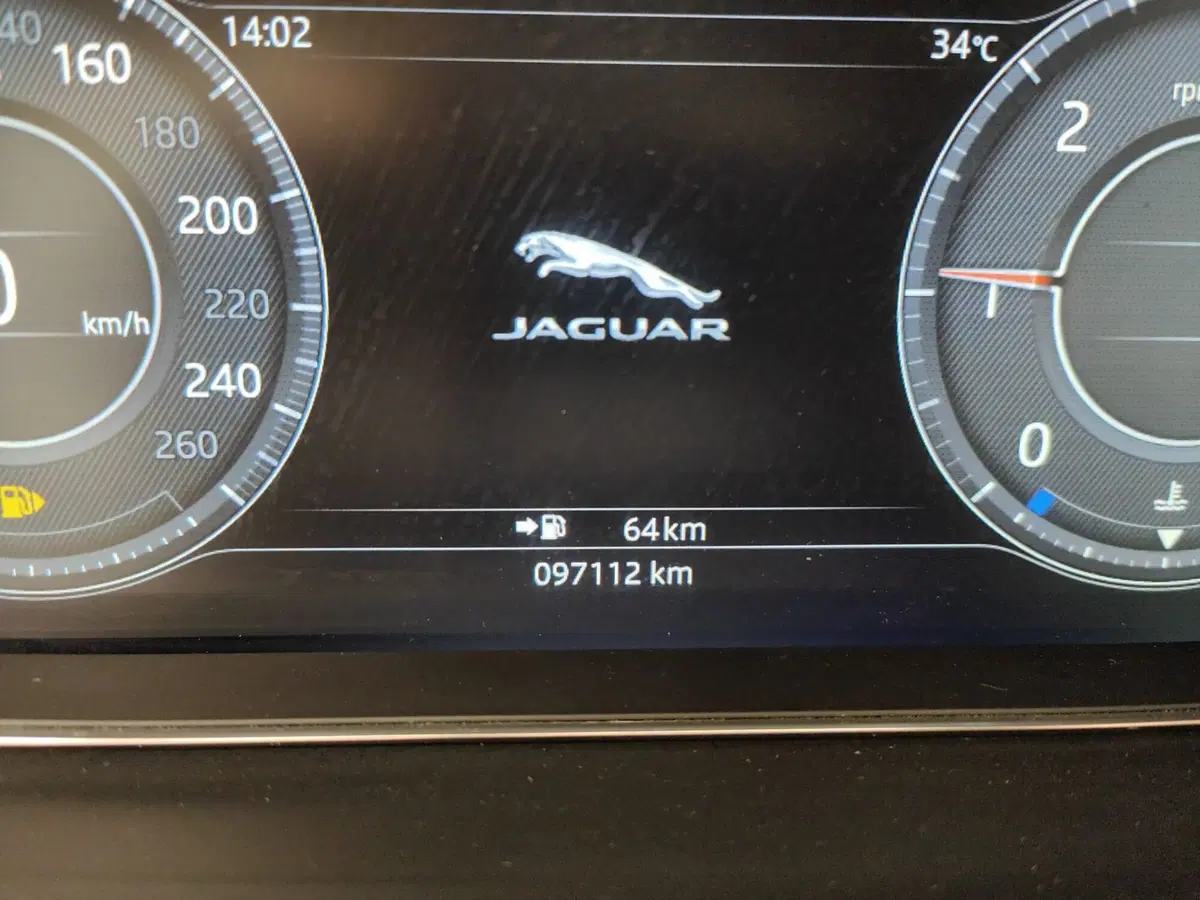 Jaguar E-Pace usata a Como (8)
