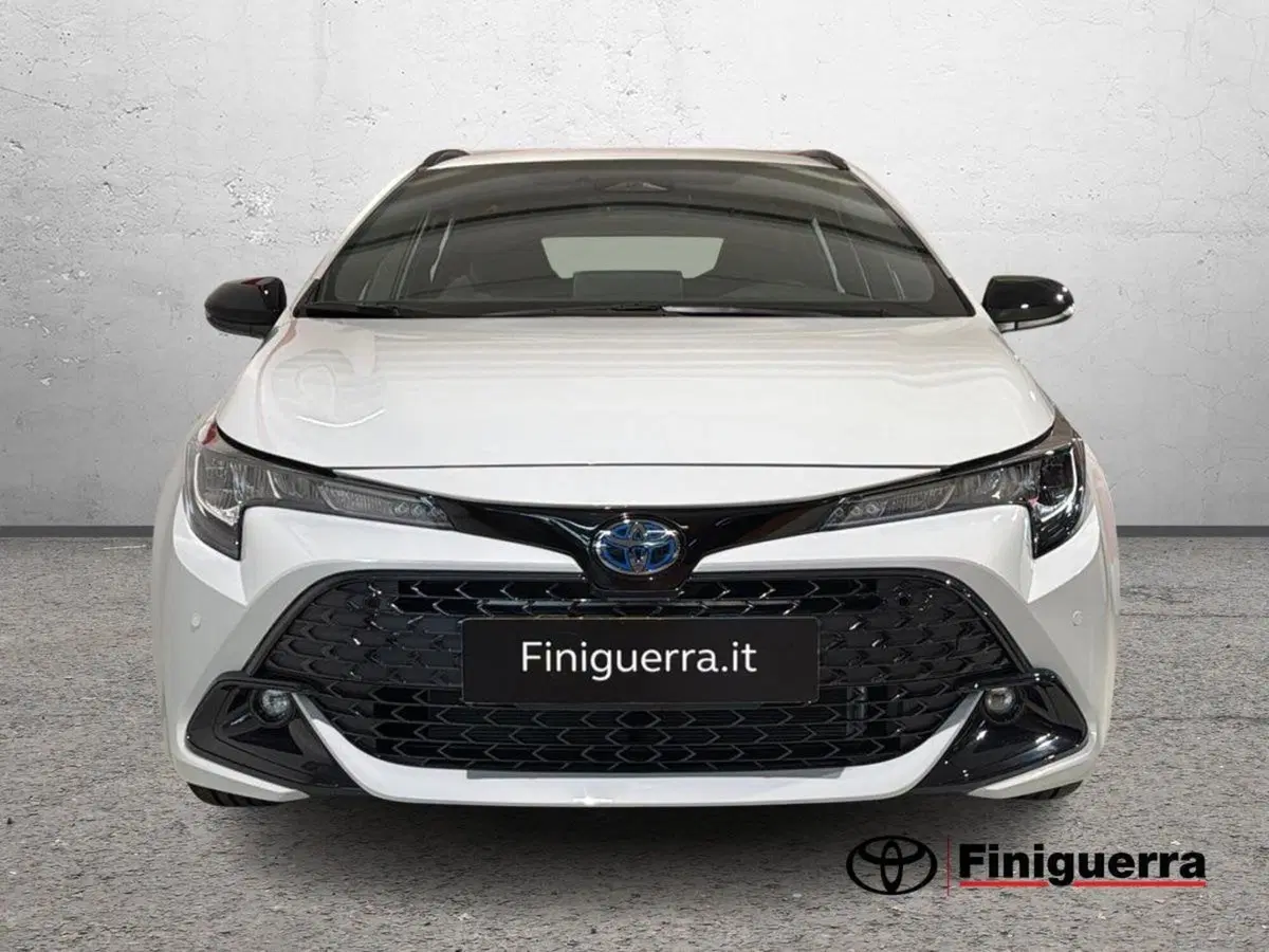 Toyota Corolla Touring Sports nuova a Lecco (2)