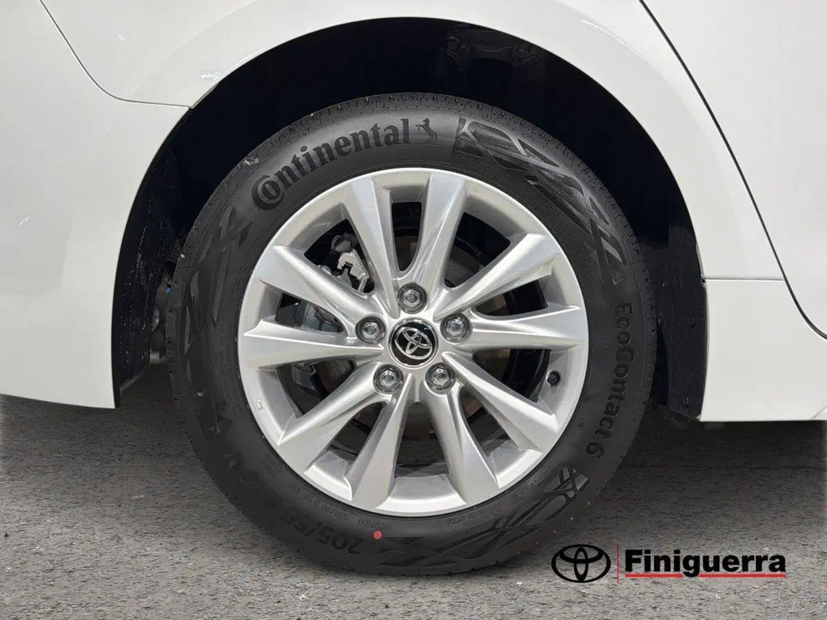 Toyota Corolla Touring Sports nuova a Lecco (7)