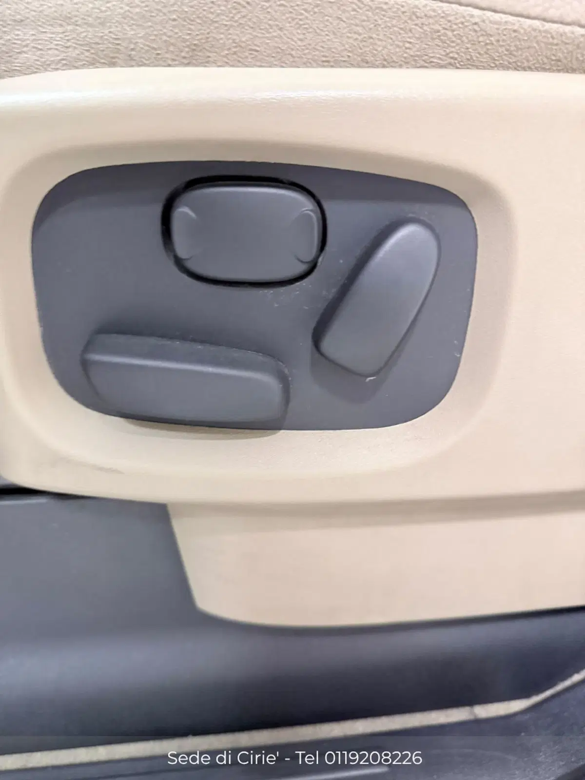 Land Rover Discovery usata a Torino (17)