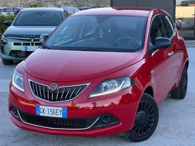 Lancia Ypsilon 1.0 FireFly 5 porte S&amp;S Hybrid Silver Plus del 2022 usata a Matera