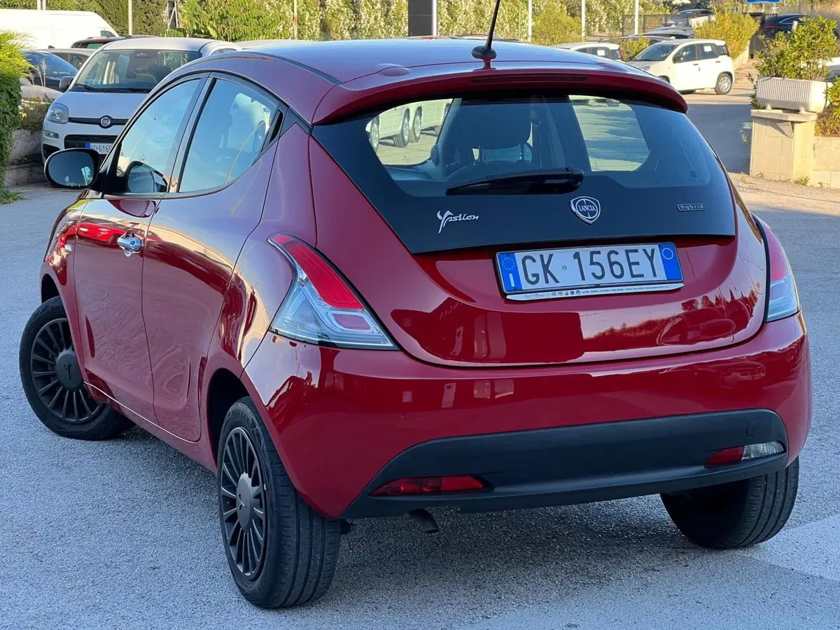Lancia Ypsilon usata a Matera (10)