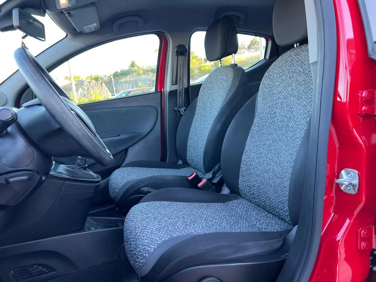 Lancia Ypsilon usata a Matera (14)