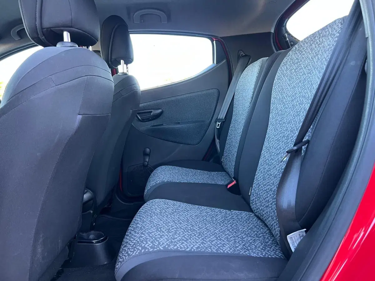 Lancia Ypsilon usata a Matera (15)