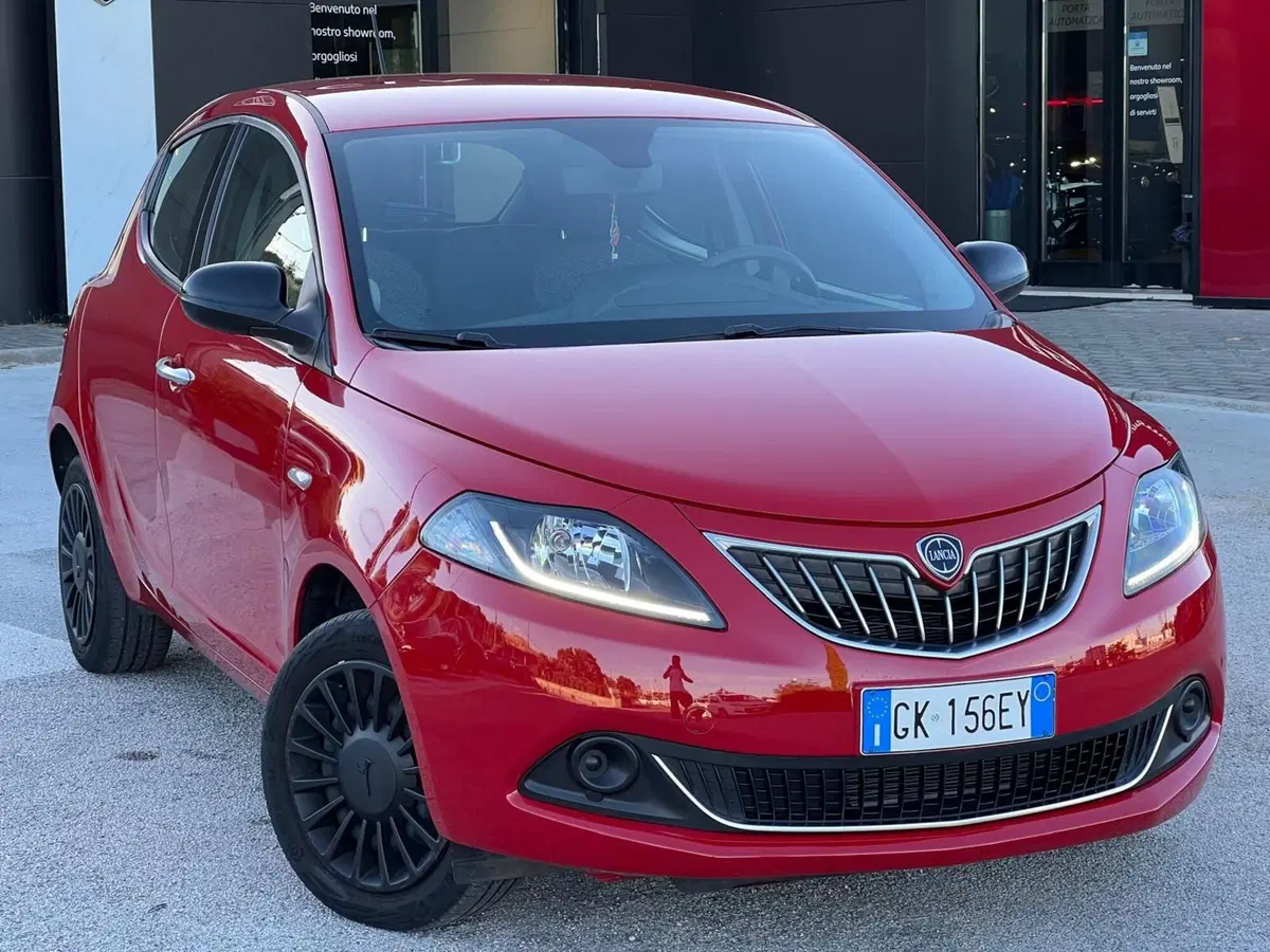 Lancia Ypsilon usata a Matera (4)