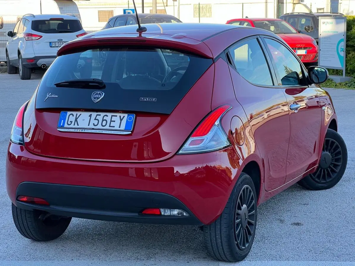 Lancia Ypsilon usata a Matera (6)