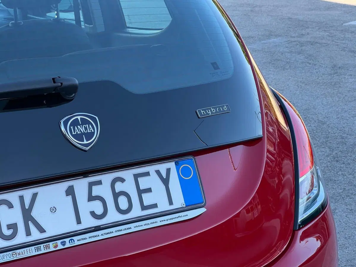 Lancia Ypsilon usata a Matera (8)