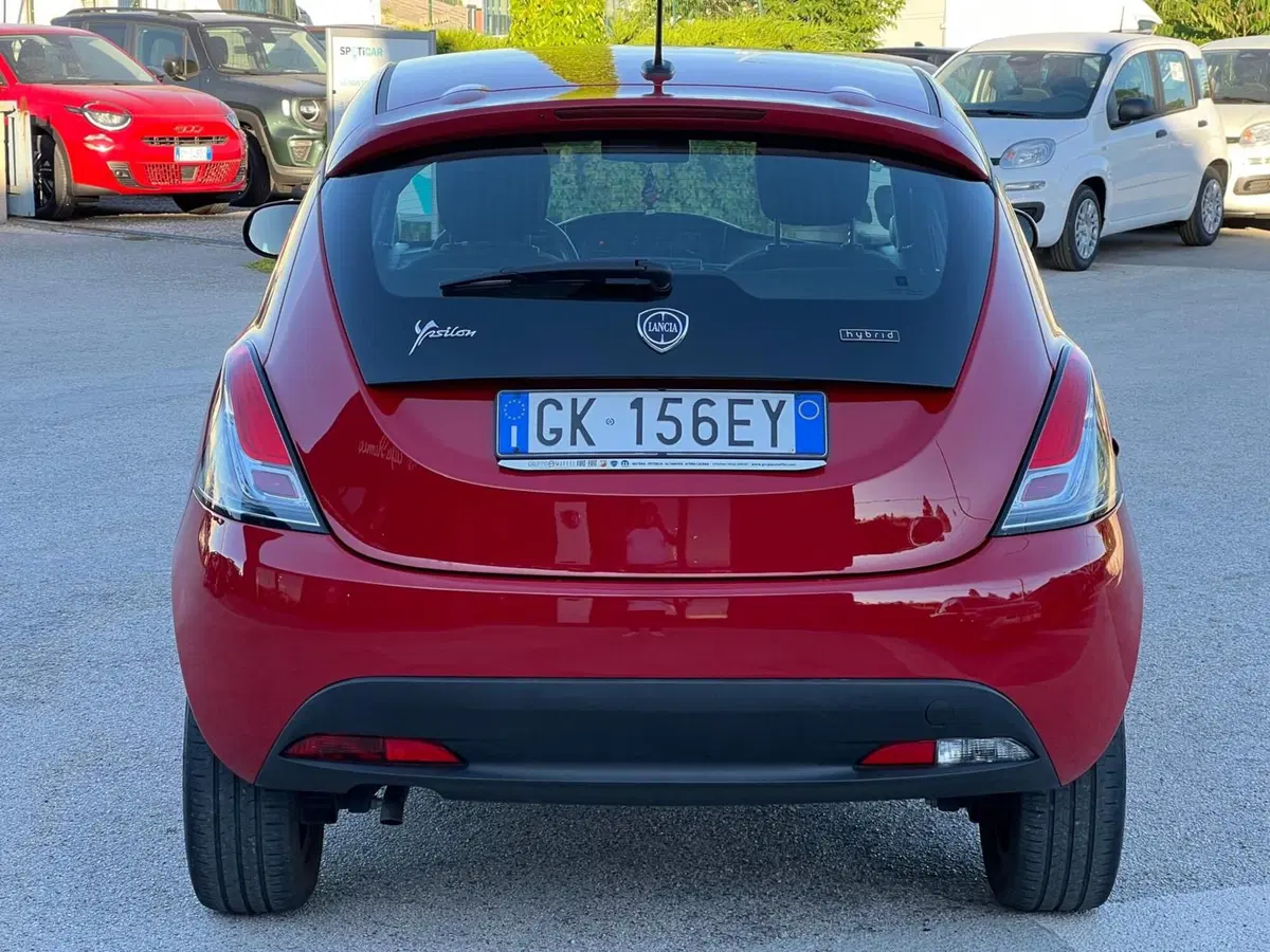 Lancia Ypsilon usata a Matera (9)