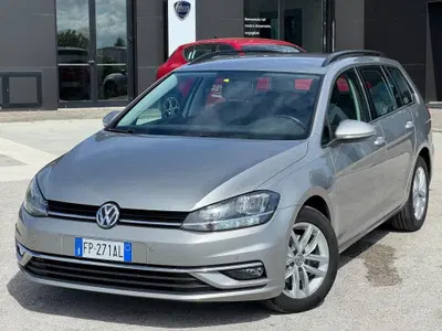 Volkswagen Golf Variant 1.6 TDI 115 CV DSG Executive BlueMotion Tech. del 2018 usata a Matera