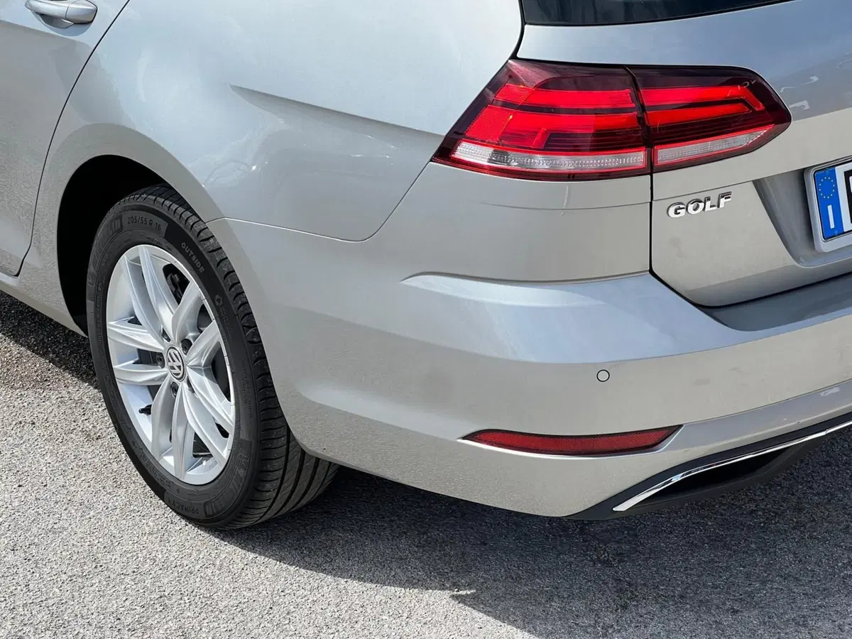 Volkswagen Golf Variant usata a Matera (12)