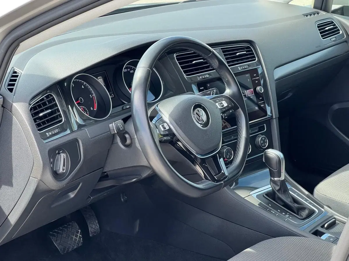 Volkswagen Golf Variant usata a Matera (14)