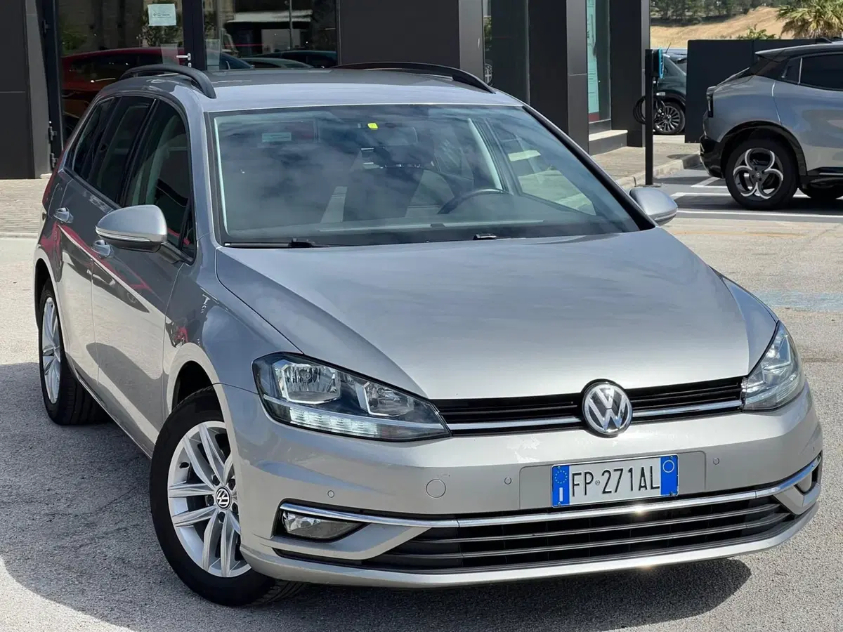 Volkswagen Golf Variant usata a Matera (4)