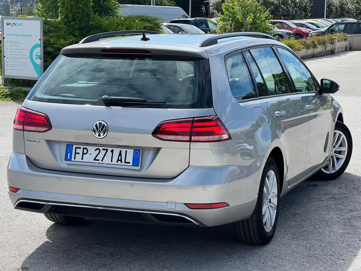 Volkswagen Golf Variant usata a Matera (6)
