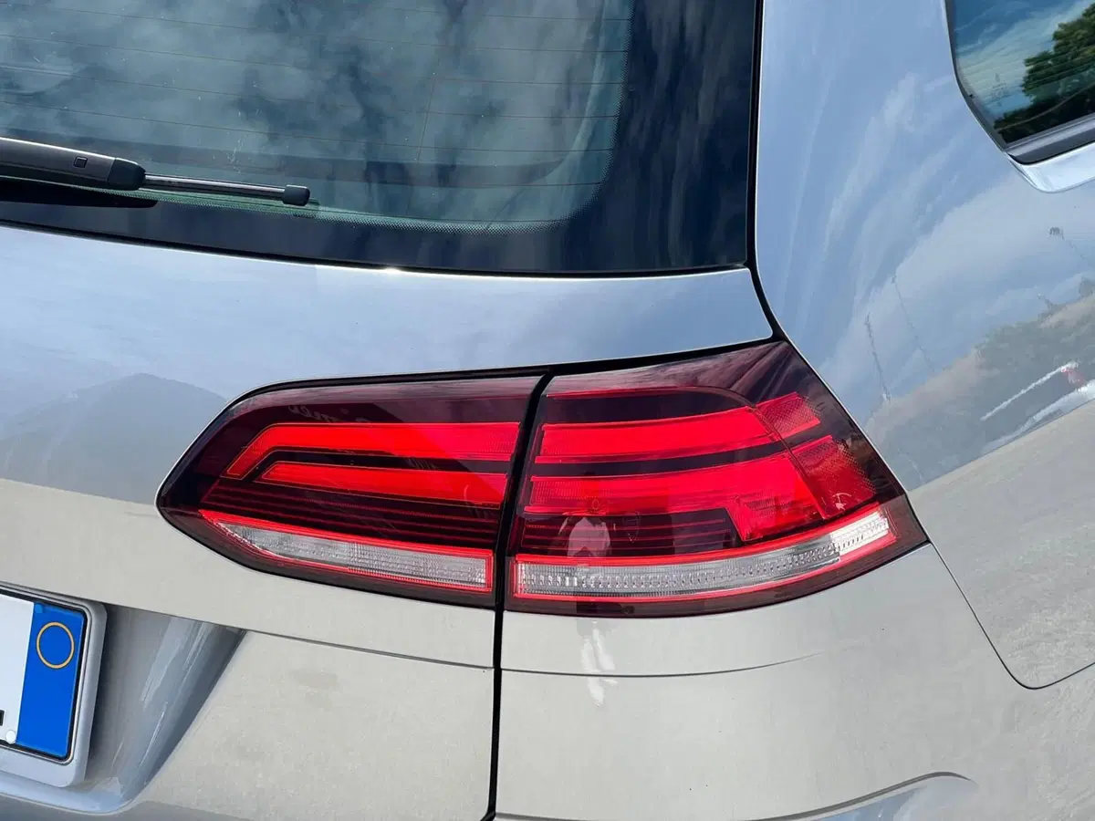 Volkswagen Golf Variant usata a Matera (8)