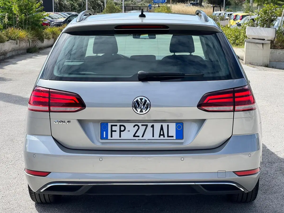 Volkswagen Golf Variant usata a Matera (9)