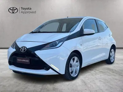 Toyota Aygo 1.0 VVT-i 69 CV 3 porte x-play del 2015 usata a Ragusa