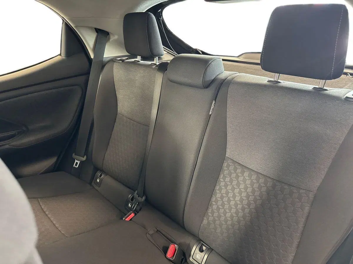 Toyota Yaris usata a Prato (17)