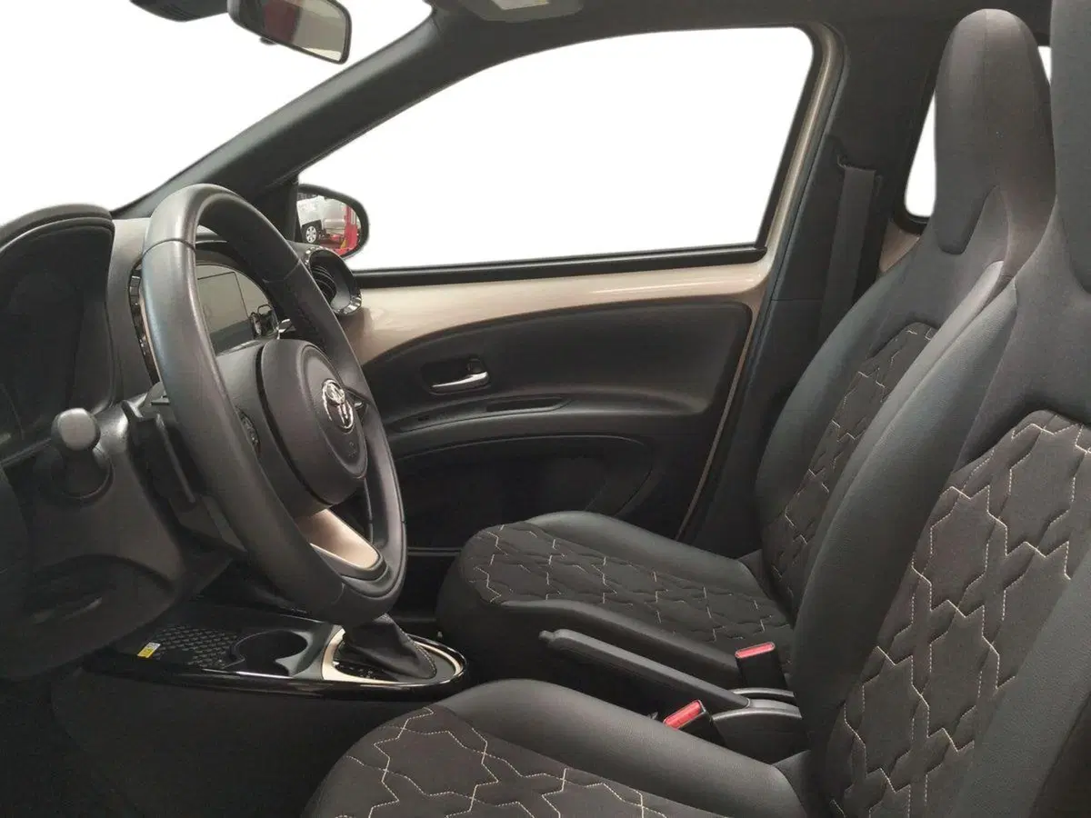 Toyota Aygo X usata a Roma (7)
