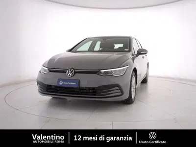 Volkswagen Golf 1.0 eTSI EVO DSG Life del 2023 usata a Roma