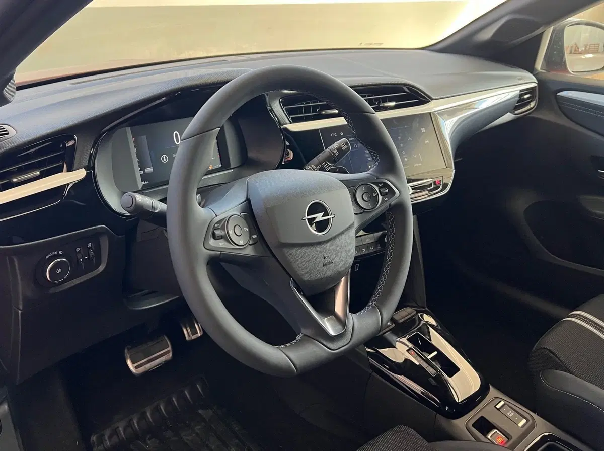 Opel Corsa nuova a Bari (10)