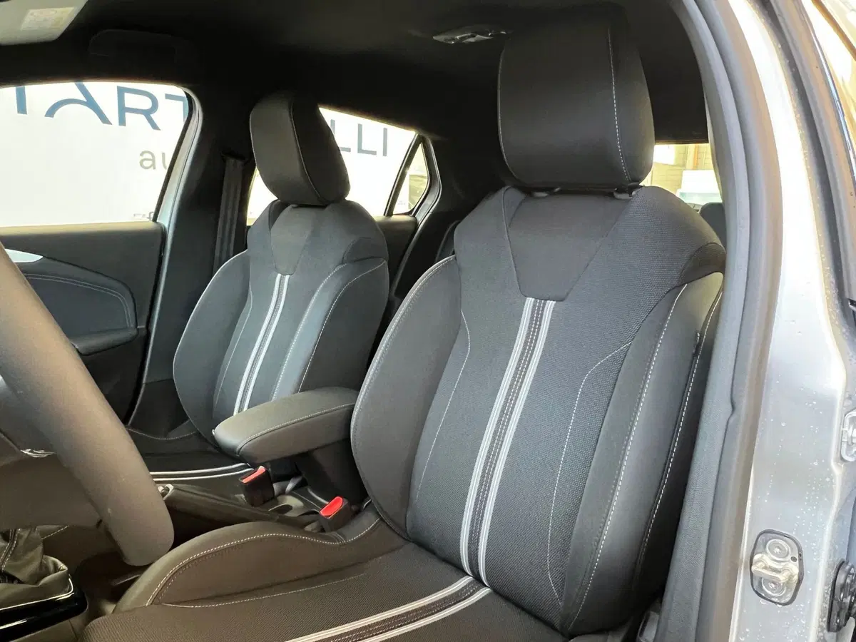Opel Corsa nuova a Bari (11)