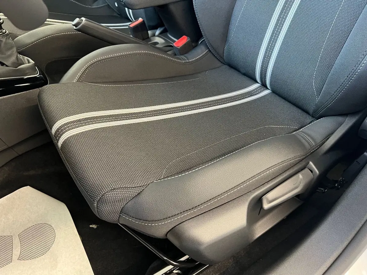 Opel Corsa nuova a Bari (12)