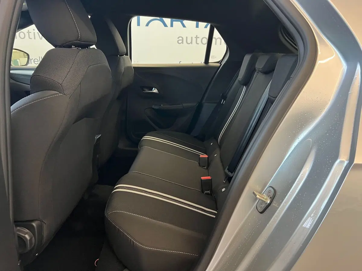 Opel Corsa nuova a Bari (13)