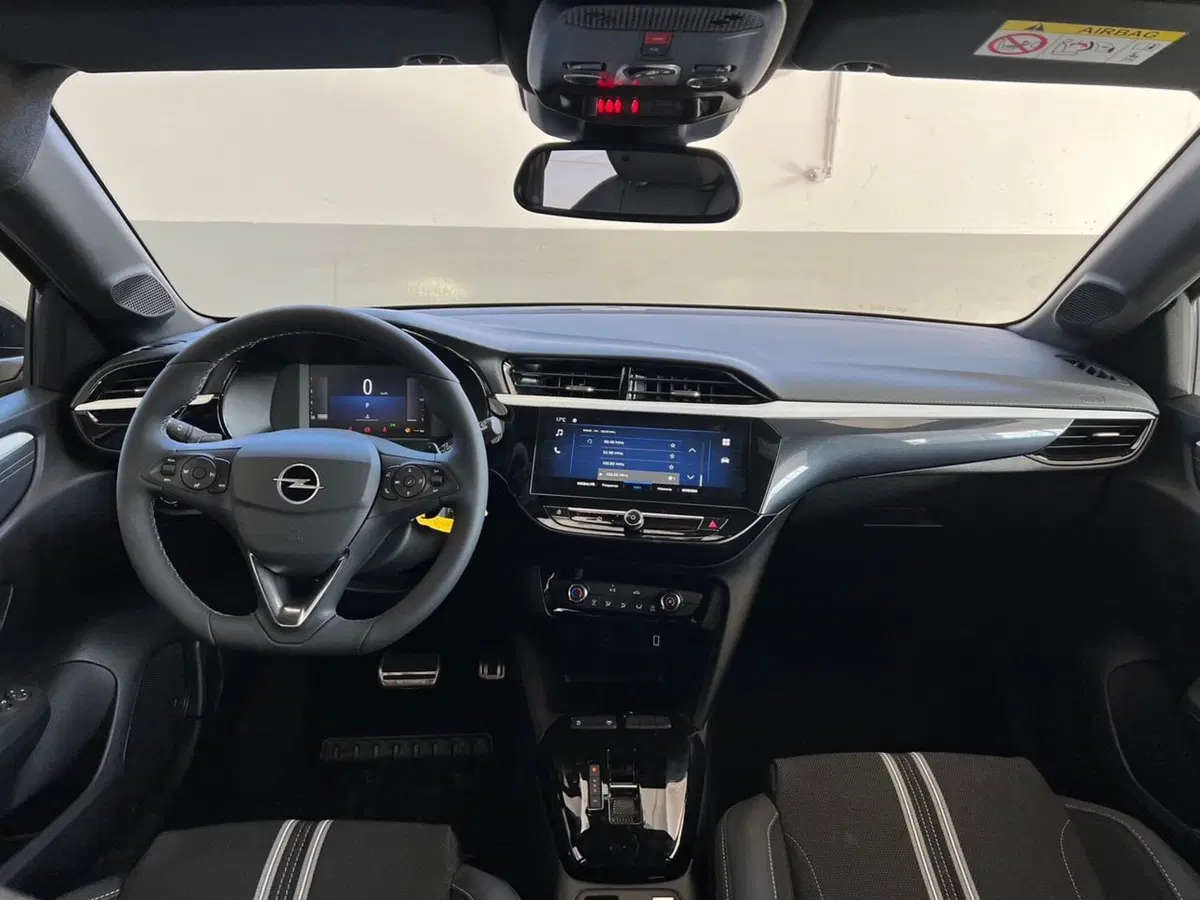 Opel Corsa nuova a Bari (14)